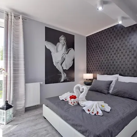 Sea-view Kolorowe Balkony Hotel *